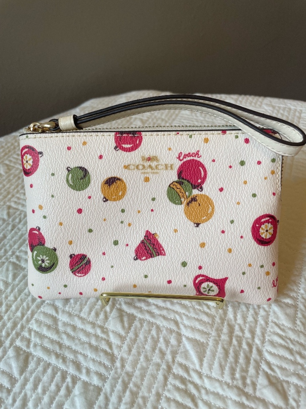 Coach corner zip wristlet with ornament print Style No C7406